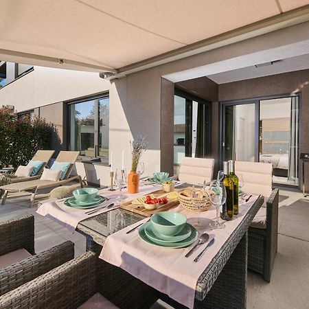 Brand New 1 Bedroom Apartment With Backyard Near The Beach! 포레치 외부 사진