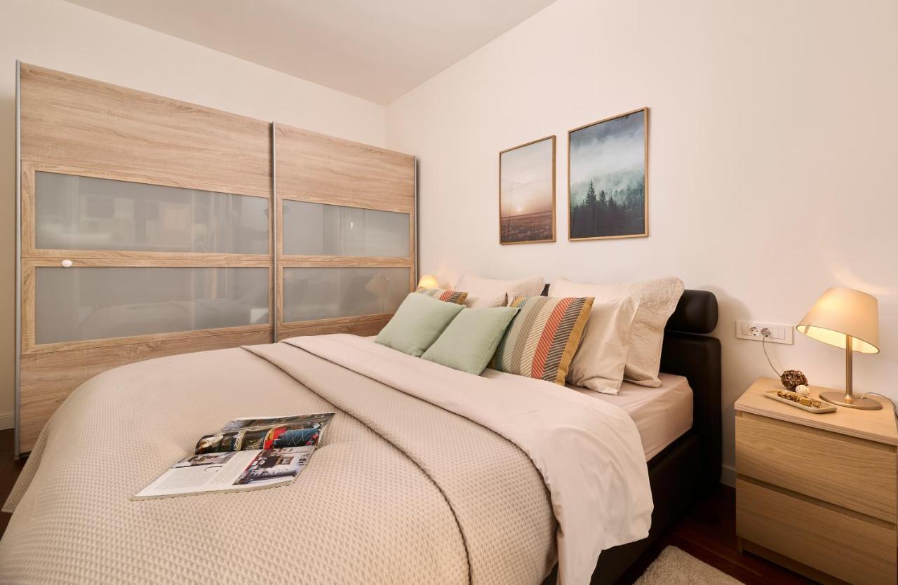 Brand New 1 Bedroom Apartment With Backyard Near The Beach! 포레치 외부 사진